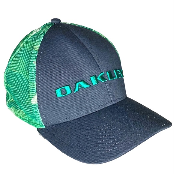 Oakley Grey Green Camo Embroidered Logo SnapBack Trucker Hat - Picture 1 of 6
